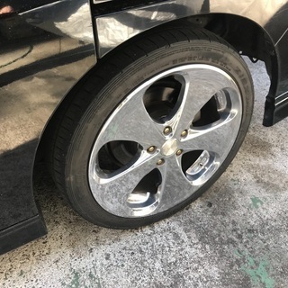 ステップワゴンに使用してます。18インチ