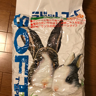 うさぎ用 トイレの砂、エサ未使用差し上げます！