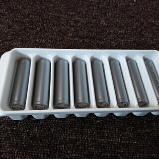 18650　リチウムイオンバッテリー 蓄電池　8個　中古品　充電OKの画像