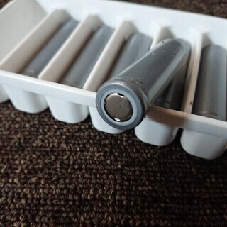 18650　リチウムイオンバッテリー 蓄電池　8個　中古品　充電OKの画像