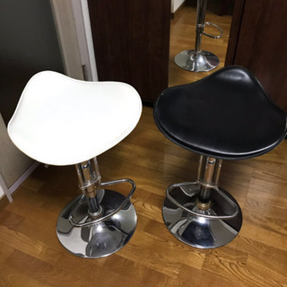 お買い得！モノトーンのカウンターチェア！2脚セット！