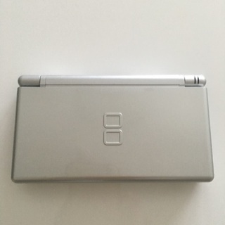ニンテンドーDS lite（中古品）使用年数２年の画像