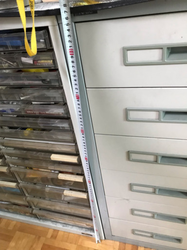 文房具や書類入れです