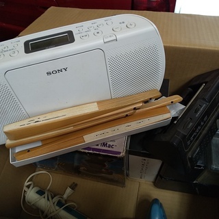 エレコムJC-U4113SBK・ソニーZS-E20CP・KIRA加湿器・ ラジオ・WIMAX WM3800R 3台 WM3200U 2台 UD03SS 1台 ・ パナソニックVL-F423 VLF-623ｘ2・他多数 良いものも纏めてジャンク出品です。の画像