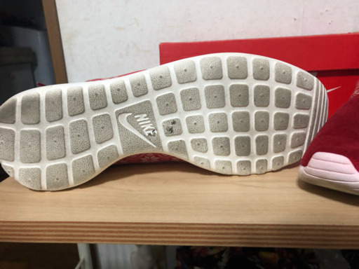 NIKE くつ 赤