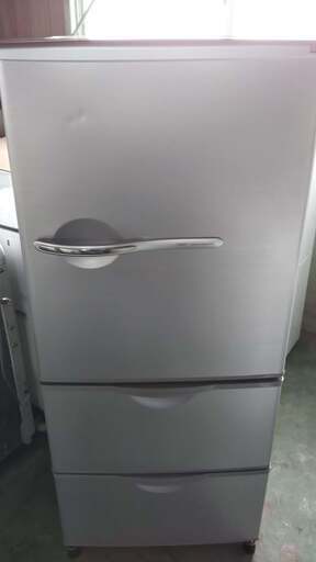 ３枚ドア冷蔵庫　２５５L　中型サイズの冷蔵庫