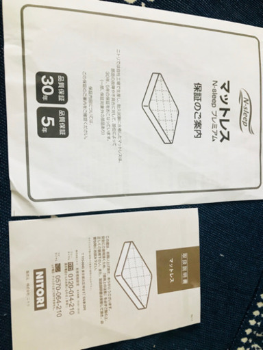 ダブルベッドのマットレスのみです。