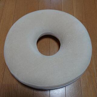 【取引終了】ベージュの円座クッション