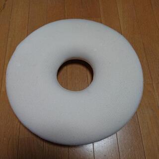 【取引終了】ベージュの円座クッションの画像