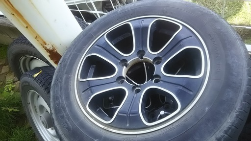 ハイエ－ス200系　タイヤ、アルミセット