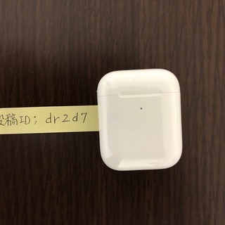 Apple AirPods ワイヤレス充電ケース（第２世代）の画像