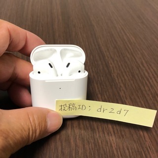 Apple AirPods ワイヤレス充電ケース（第２世代）の画像