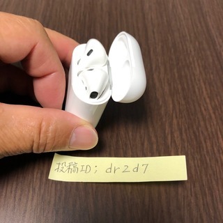 Apple AirPods ワイヤレス充電ケース（第２世代）の画像
