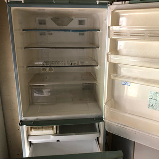 シャープ両開き冷蔵庫 2004年製の画像