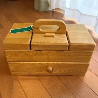 天然木製裁縫箱の画像