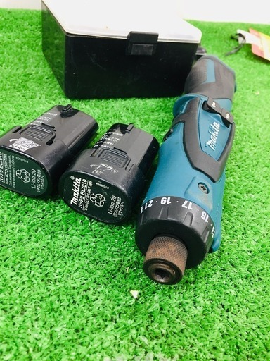 マキタ(Makita) 充電式ペンドライバドリル 7.2V 青 DF010DS バッテリー2個つき【リライズ野田愛宕店】【店頭取引限定】【中古品】1点限り早い者勝ち！