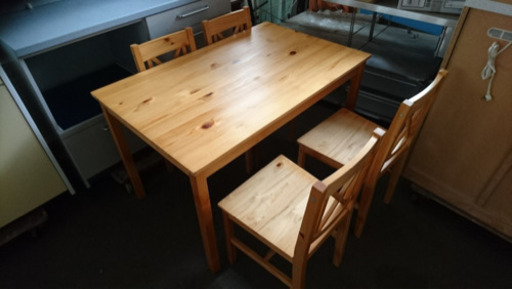 ダイニングテーブル。。。