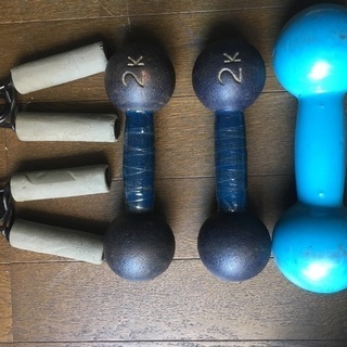 ハンドグリップとダンベル