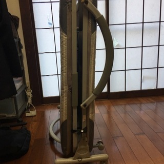 折りたたみ式ベッド