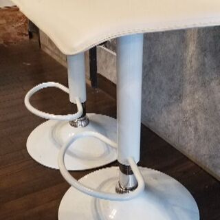 値下げしました！ダイニング丸テーブル(白色)の画像