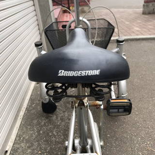 三輪自転車 前二輪 (引き取りに来られる方へ)