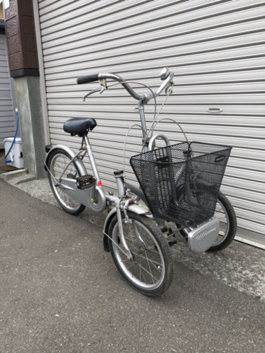 三輪自転車 前二輪  (引き取りに来られる方へ)
