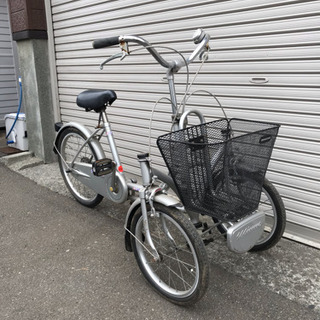 三輪自転車 前二輪  (引き取りに来られる方へ)