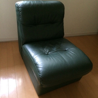 コーナーリングのある連結ソファーです。の画像