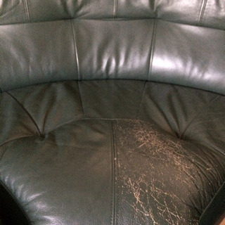 コーナーリングのある連結ソファーです。の画像