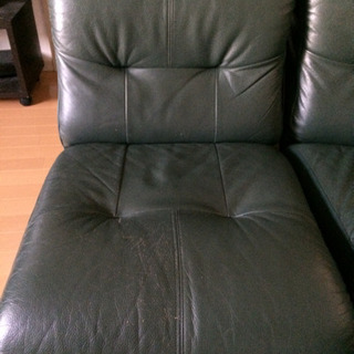 コーナーリングのある連結ソファーです。の画像