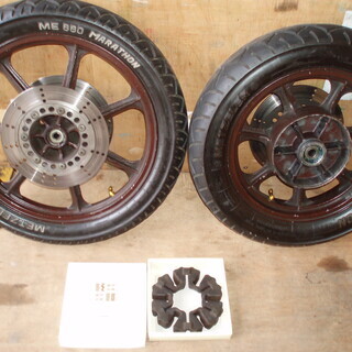 Kawasaki純正キャスト　F19 R16 程度良し　トレッド...