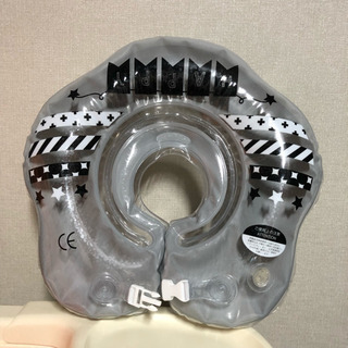 モノトーンのベビー用首浮き輪