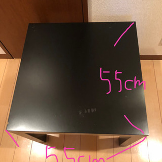 正方形のローテーブルの画像