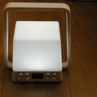 決まりました　　手もとランタンラジオ　１台３役　２電源の画像