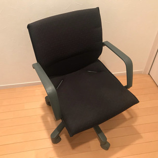 最終値下げコクヨ オフィスチェアー 回転イス肘付の画像
