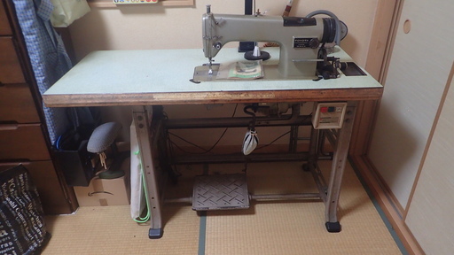 【壊れています】職業用ミシン　TOYOTA　LS2-D146