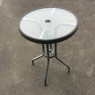 小さめのガラス製ガーデンテーブル