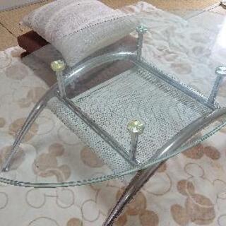 ニトリのガラステーブルあげます