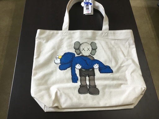 ★値下げ★【貴重】KAWS UNIQLO カウズ ユニクロ コラボ トートバック 白(送料無料)