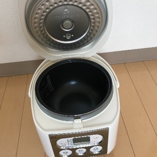 炊飯器3合の画像