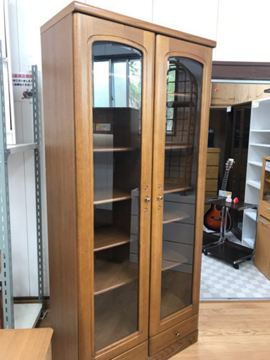 【リサイクルサービス八光　田上店　配達・設置OK】ガラス扉付き　本棚