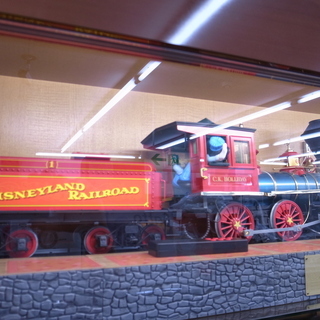 週刊ディズニー・トレインをつくる 1/18スケール C.K.ホリデー 【モノ市場東浦店】の画像