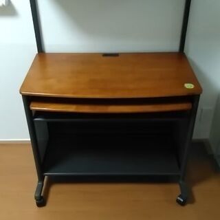パソコンデスクお譲りします。