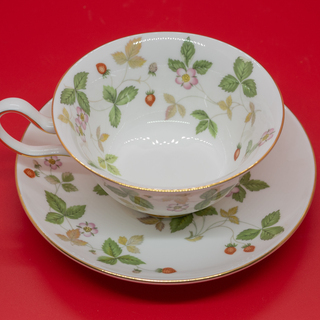 【美品】ウェッジウッド　ワイルドストロベリー　カップ＆ソーサー（ペア）の画像
