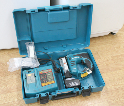 makita/マキタ 充電式ピンタッカ PT350D 14.4V ケース・バッテリー・充電器付き  ☆ PayPay(ペイペイ)決済可能 ☆ 札幌市 清田区 平岡