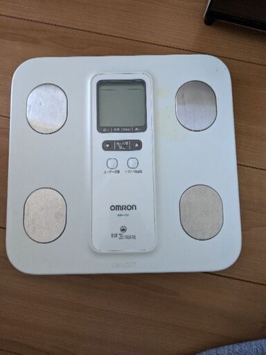 体重計（OMRON︰型番HBF-202）