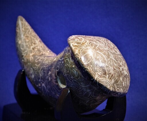 3.2kg！　貝類化石群集の牙型勾玉　曲玉　大型