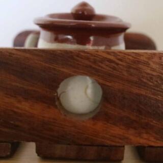 ベネズエラ 　陶器ミルク入れ２個＆砂糖入れ　木製トレイ付　の画像