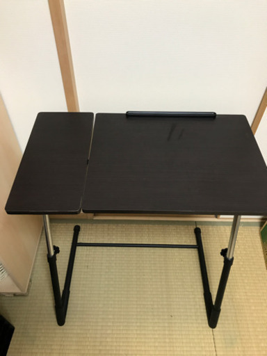 高さと角度が変えらるコーヒーテーブル