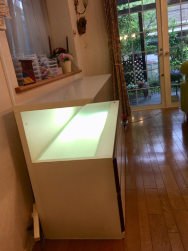 照明付きおシャレな飾り棚 収納引き出し付き